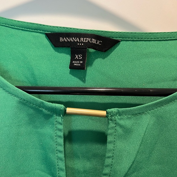 Green Banana Republic BR blouse with gold accent - Picture 3 of 3